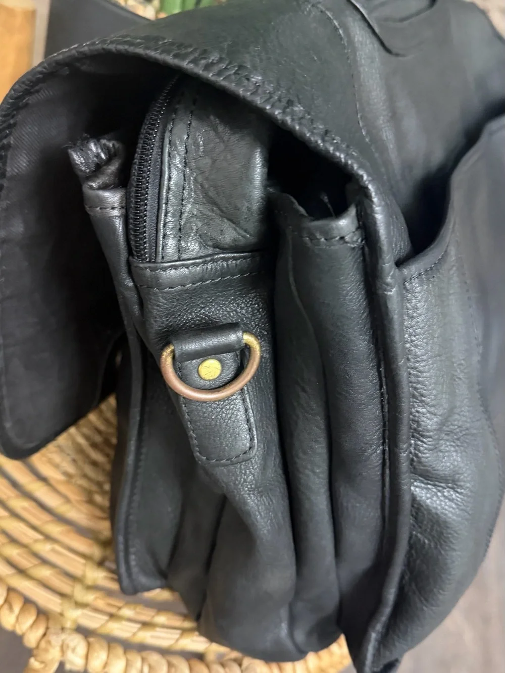 Wilson’s Leather Black Genuine Leather Garment Bag Suit Travel Carrier Vintage